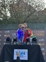 Yıldız Tozu açık hava kukla performansı